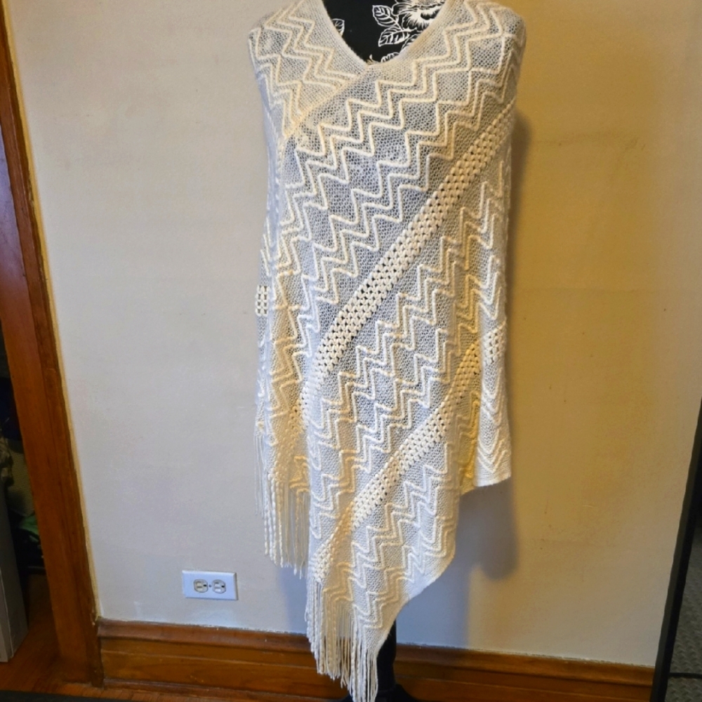 Womens World Market White Zigzag Knit Poncho